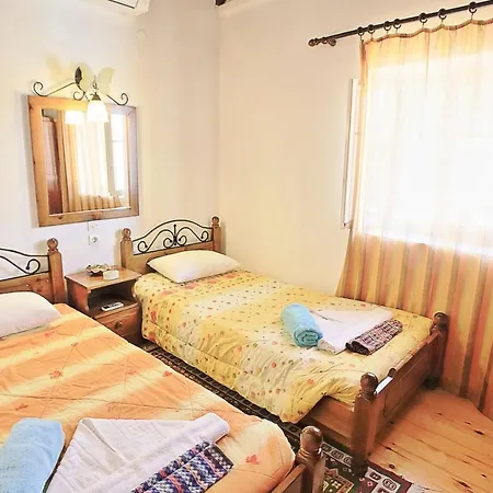 Olgas Cottage: Stone House On The * Kentroma