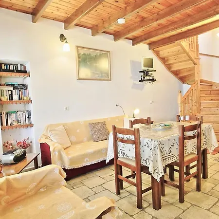 Olgas Cottage: Stone House On The شقة Kéntroma