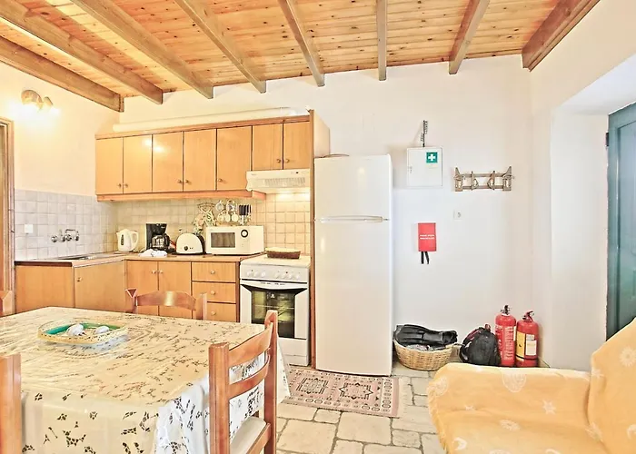 Olgas Cottage: Stone House On The Kéntroma