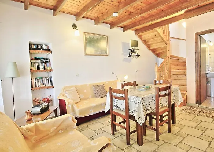 Olgas Cottage: Stone House On The شقة Kéntroma